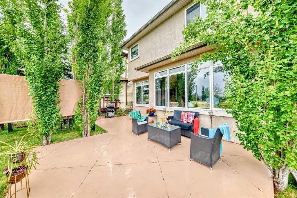 206 Tuscany Ravine Close NW