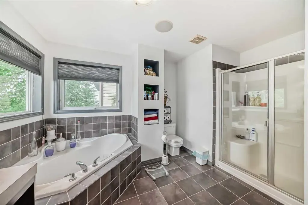 206 Tuscany Ravine Close NW