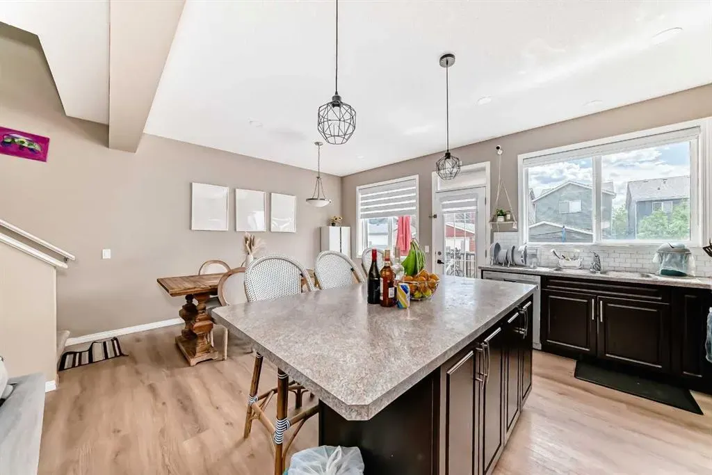 62 Evansridge Crescent NW