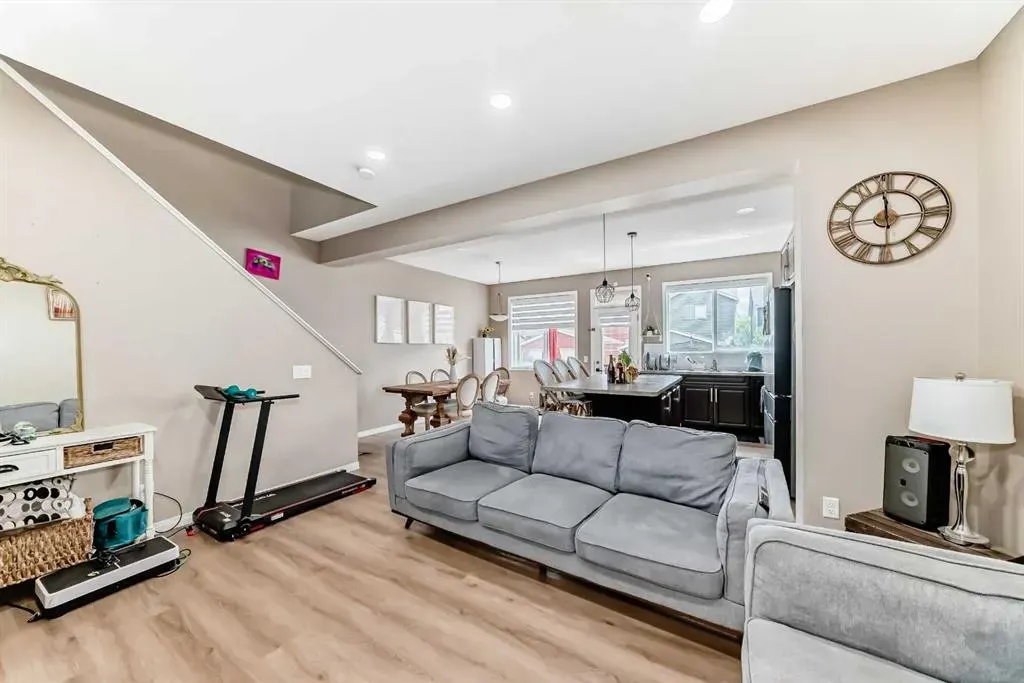 62 Evansridge Crescent NW