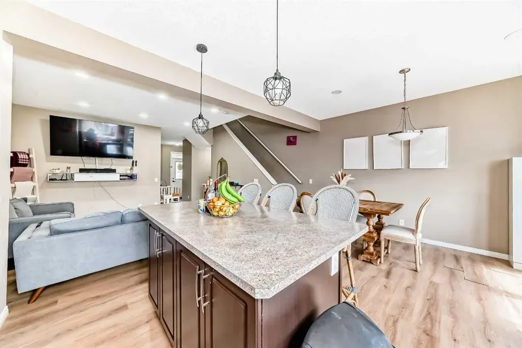 62 Evansridge Crescent NW