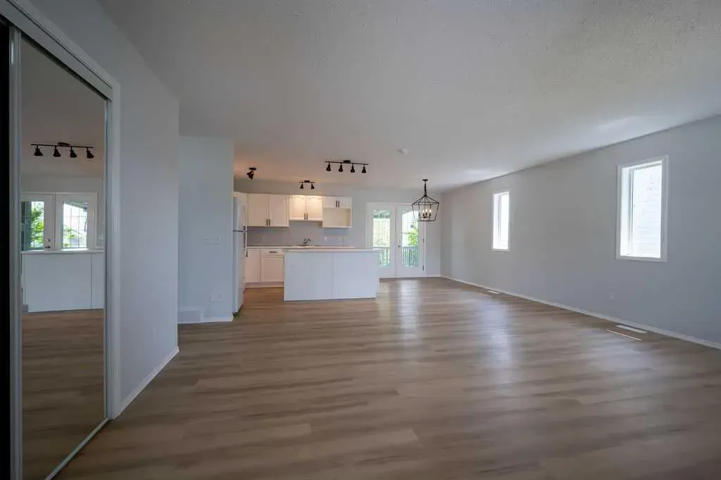 269 Strathford Crescent
