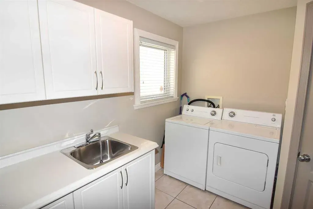 148 Scenic View Close NW