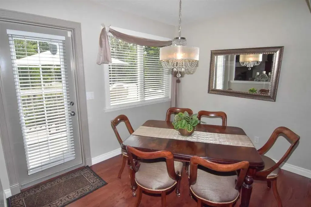 148 Scenic View Close NW