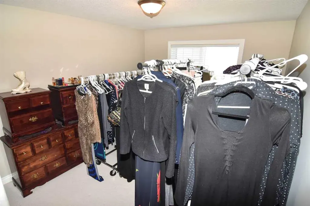 148 Scenic View Close NW