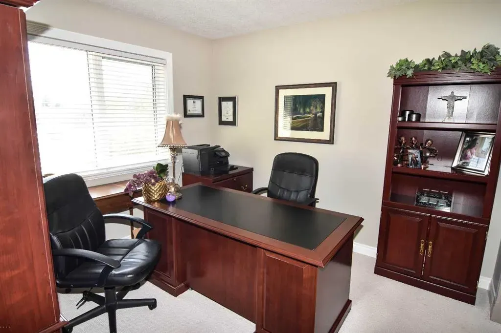 148 Scenic View Close NW
