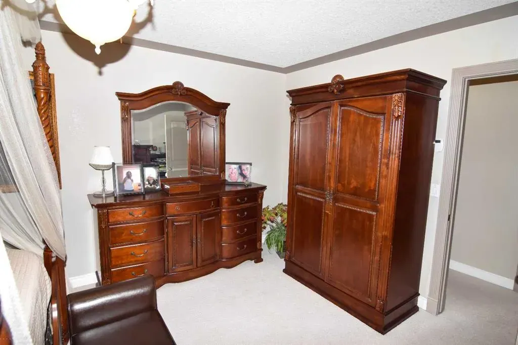 148 Scenic View Close NW