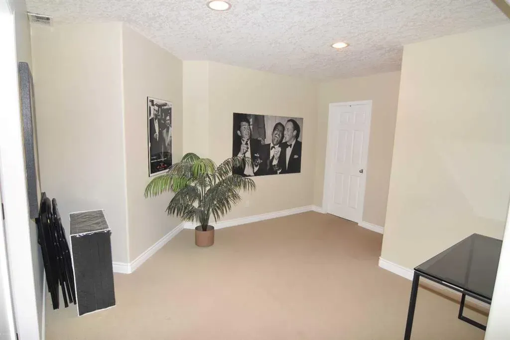 148 Scenic View Close NW