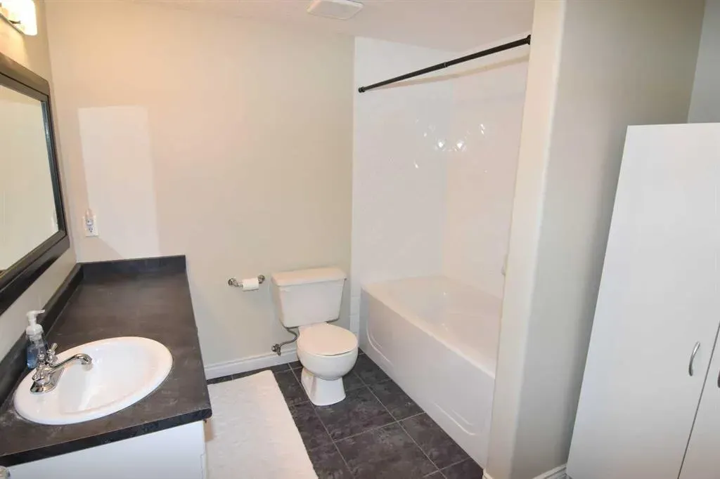 148 Scenic View Close NW