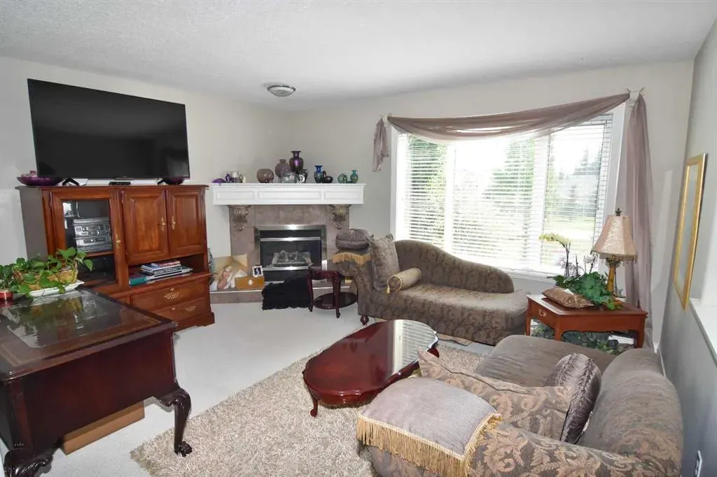 148 Scenic View Close NW