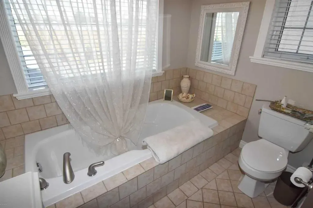 148 Scenic View Close NW