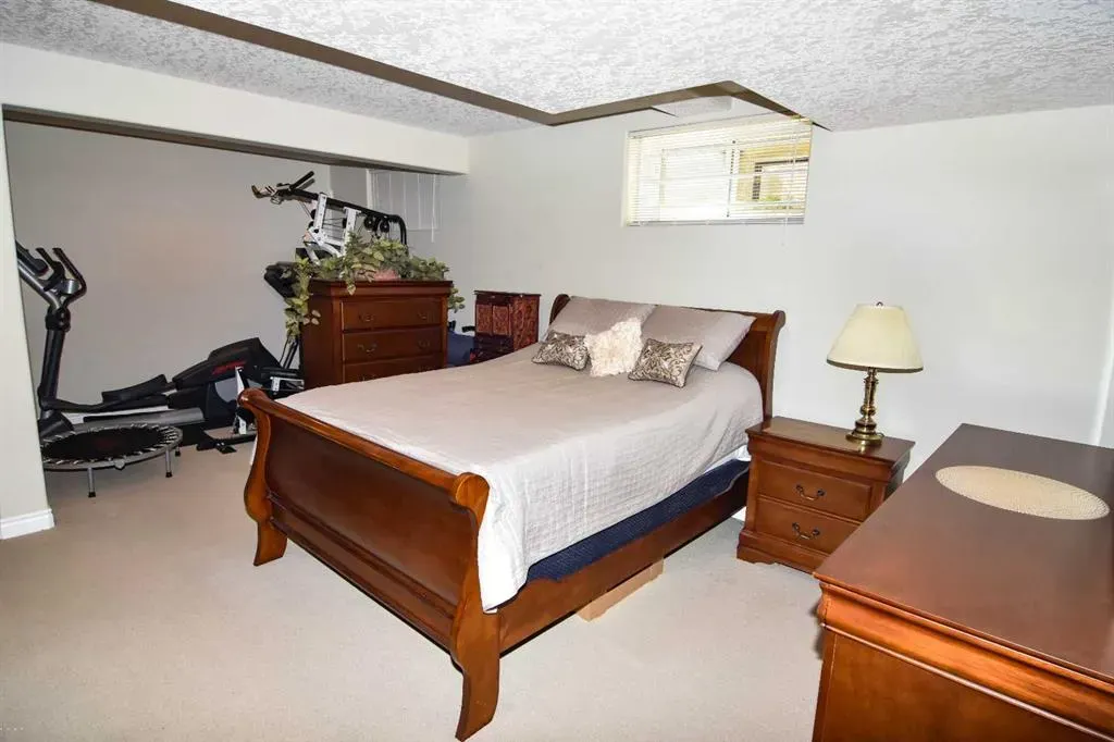 148 Scenic View Close NW