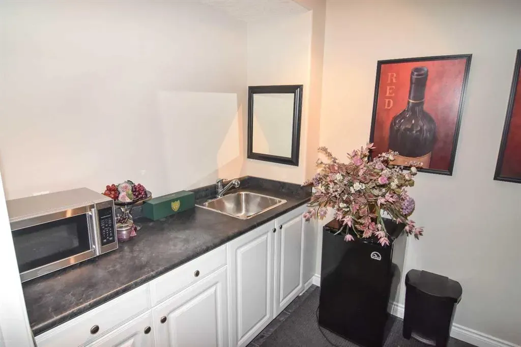 148 Scenic View Close NW