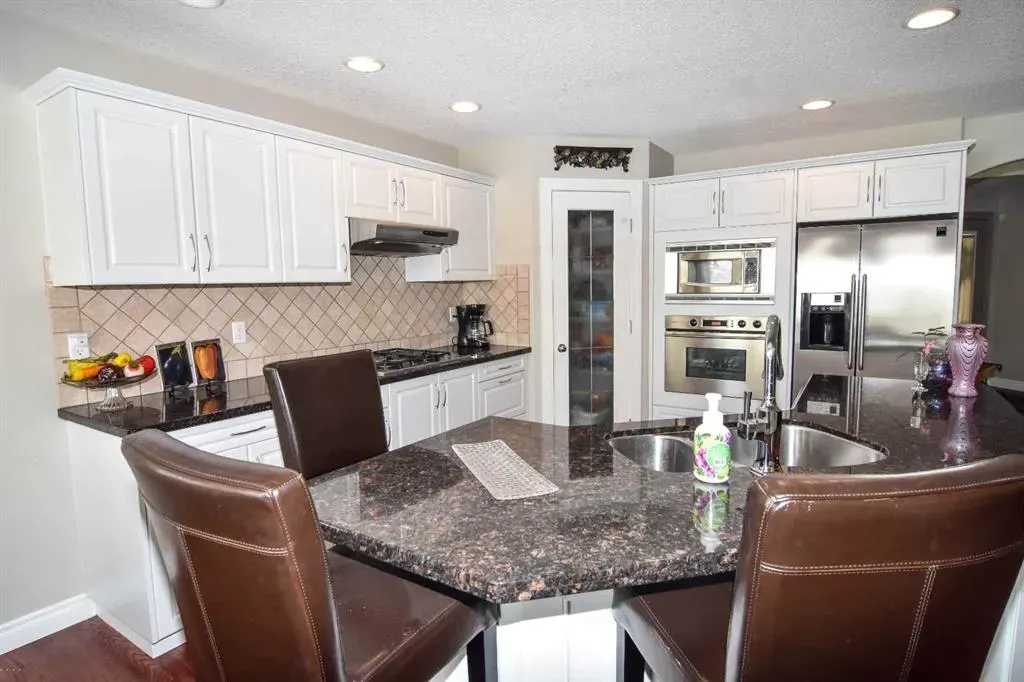 148 Scenic View Close NW