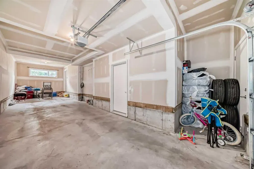 15 Evanscrest Park NW, #208
