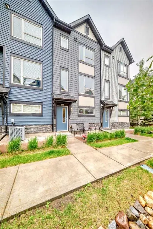 15 Evanscrest Park NW, #208