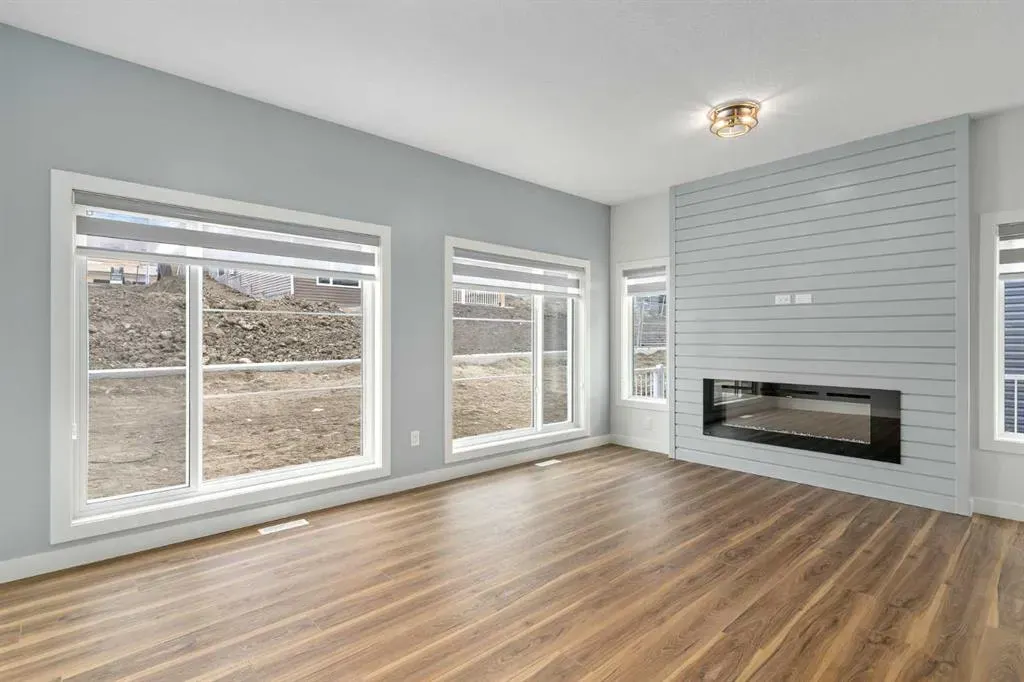 488 Rivercrest View