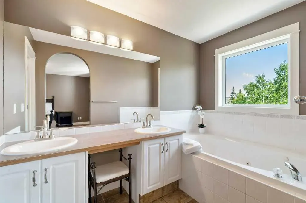 52 Bow Ridge Crescent