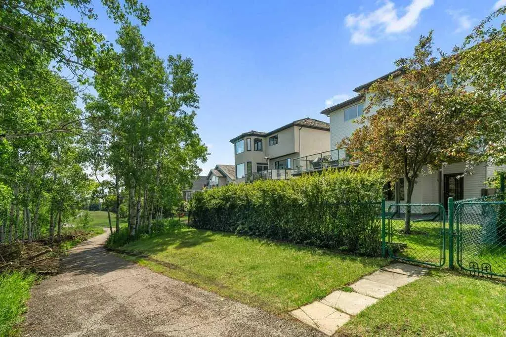 52 Bow Ridge Crescent