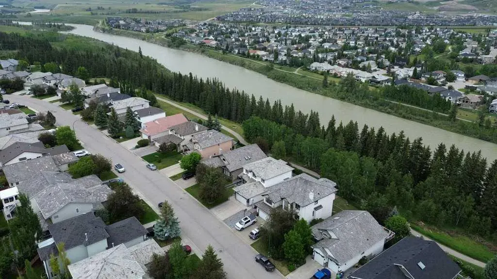 52 Bow Ridge Crescent