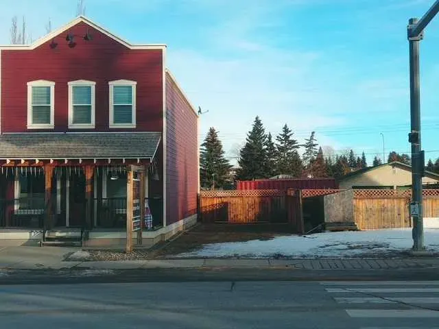 206 Government Road S