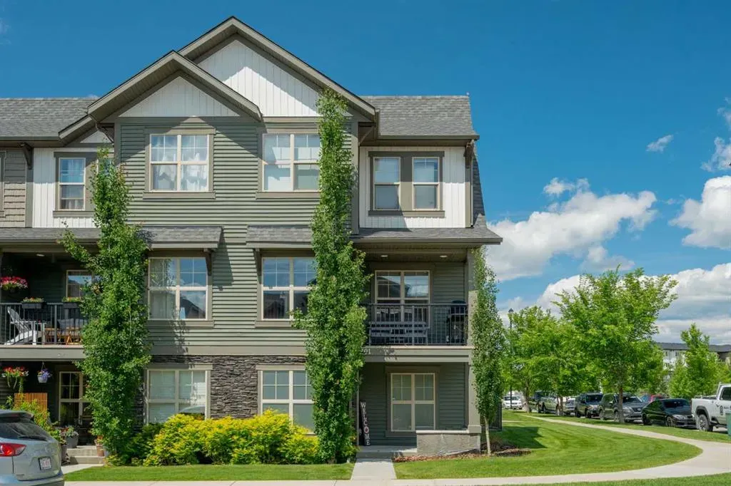 32 Horseshoe Crescent, #301