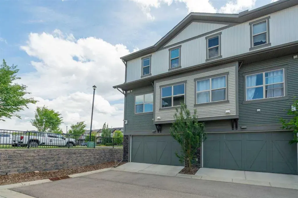 32 Horseshoe Crescent, #301