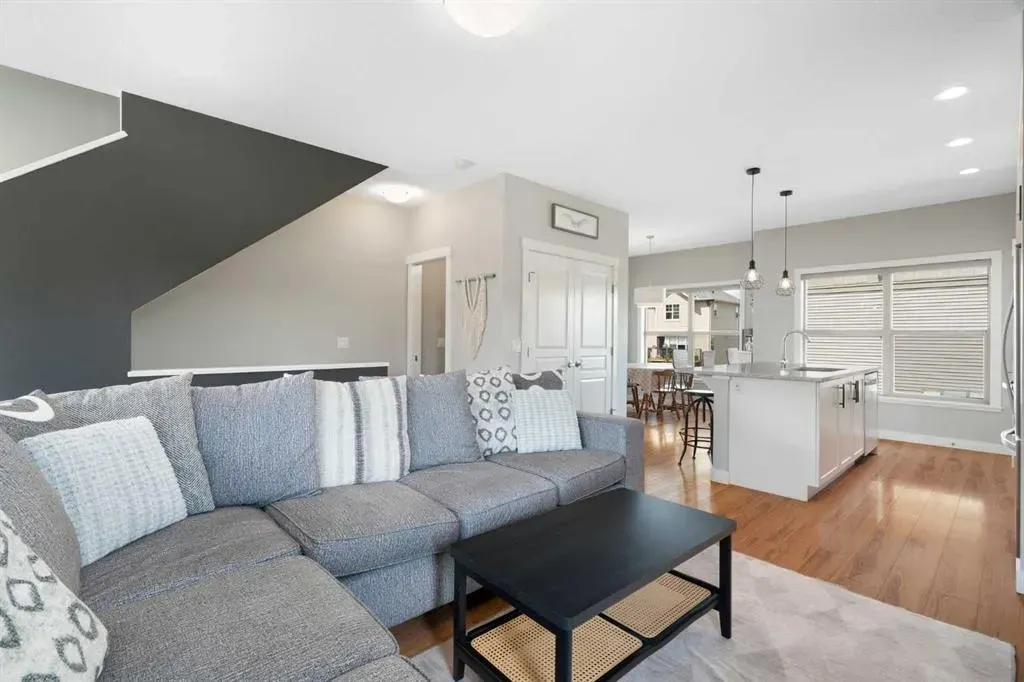 32 Horseshoe Crescent, #301