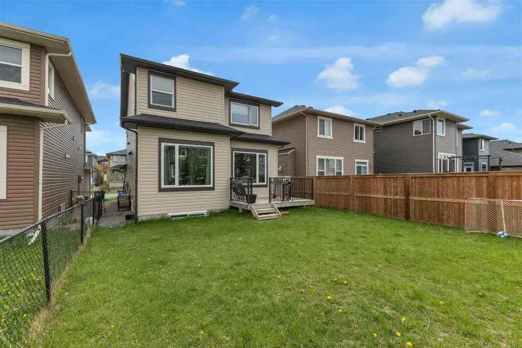 209 Evanspark Gardens NW