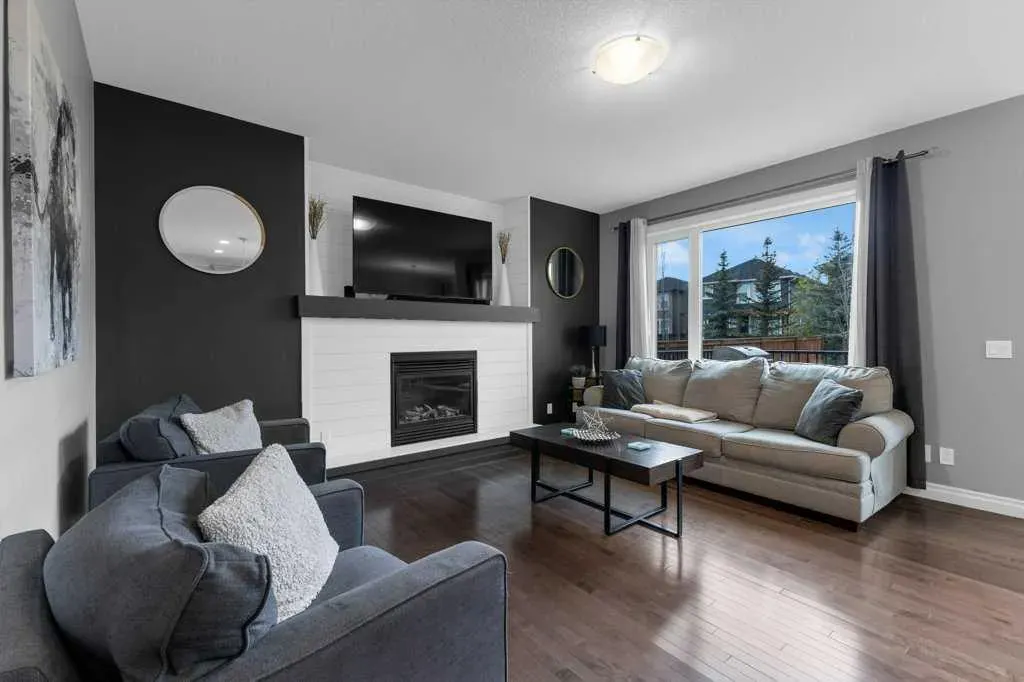 209 Evanspark Gardens NW