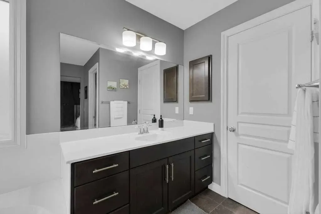 209 Evanspark Gardens NW