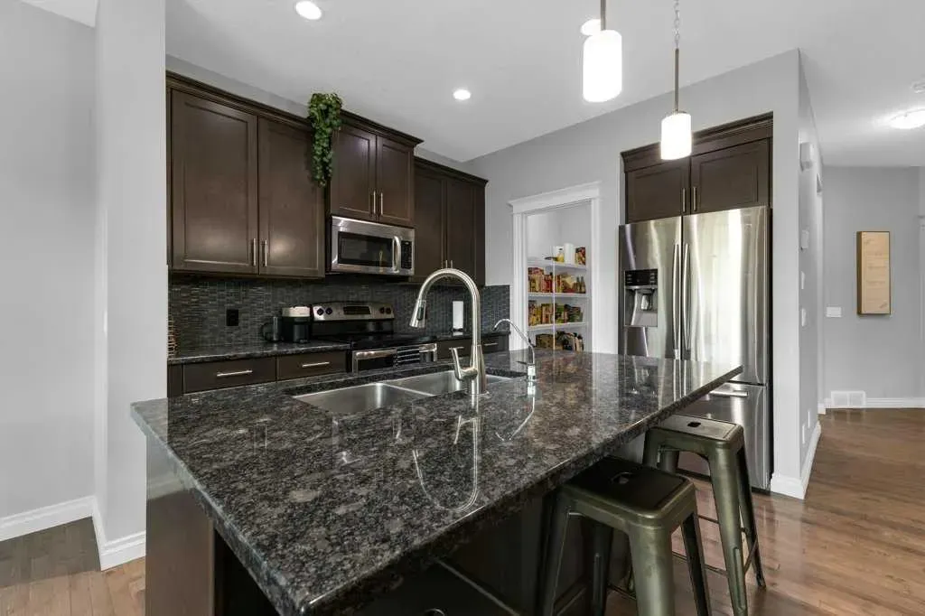 209 Evanspark Gardens NW