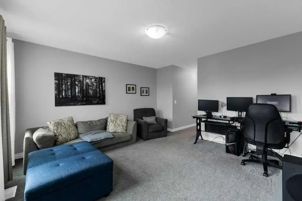 209 Evanspark Gardens NW