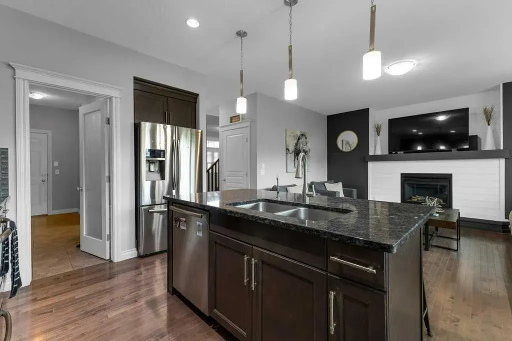 209 Evanspark Gardens NW