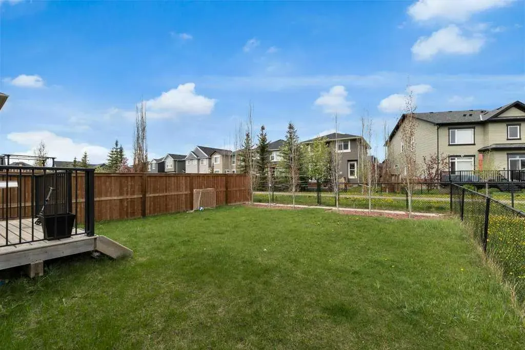 209 Evanspark Gardens NW