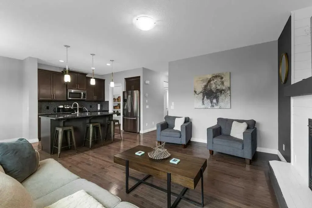 209 Evanspark Gardens NW