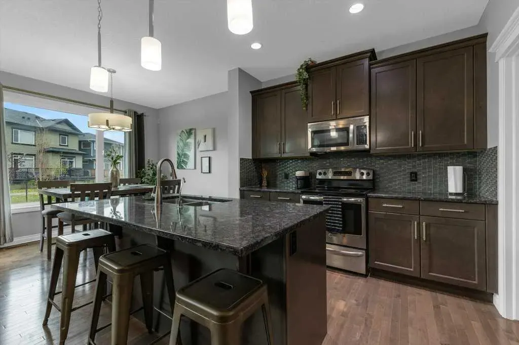 209 Evanspark Gardens NW