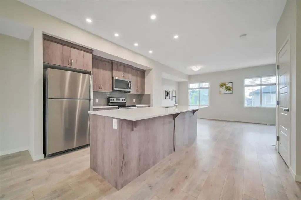 607 Nolanlake Villas NW