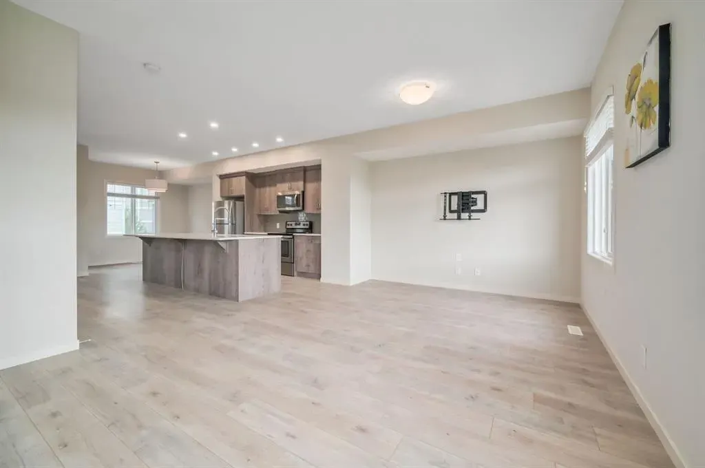 607 Nolanlake Villas NW