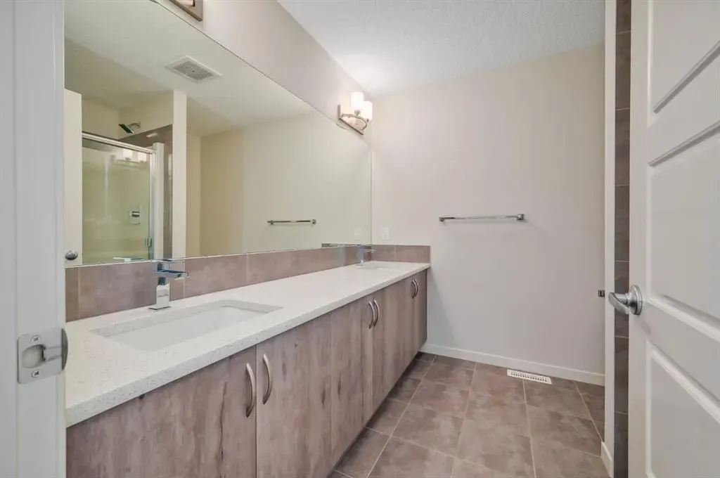 607 Nolanlake Villas NW