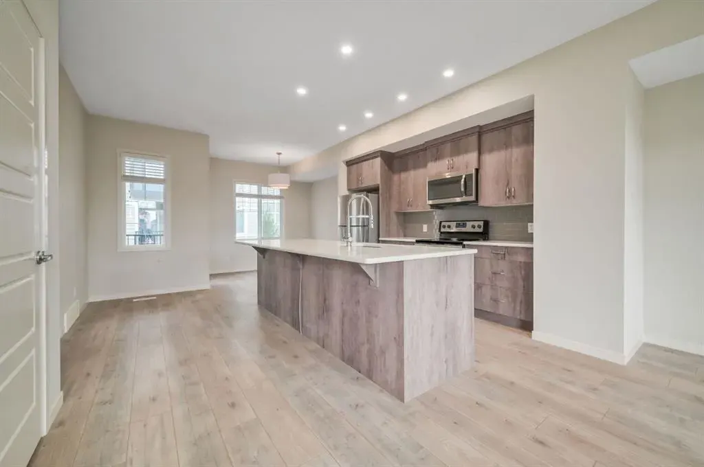 607 Nolanlake Villas NW