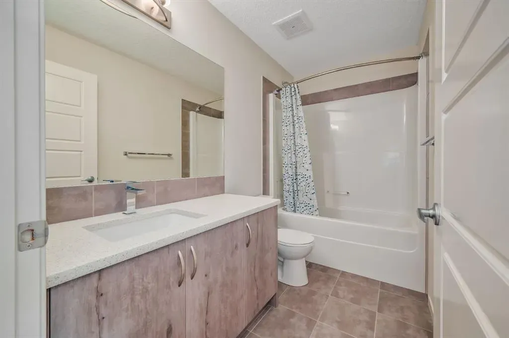 607 Nolanlake Villas NW