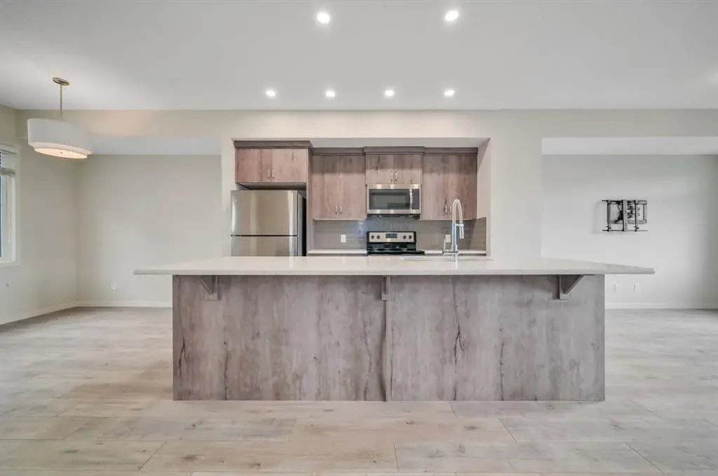 607 Nolanlake Villas NW