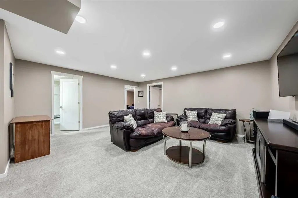 109 McDougall Place NW