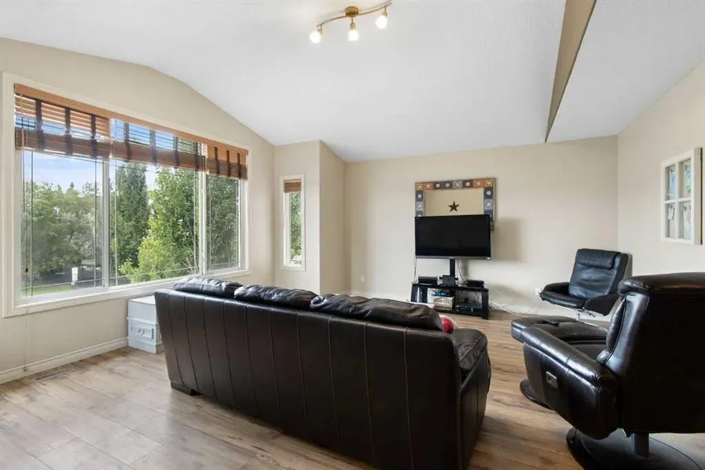 46 Westmount Circle
