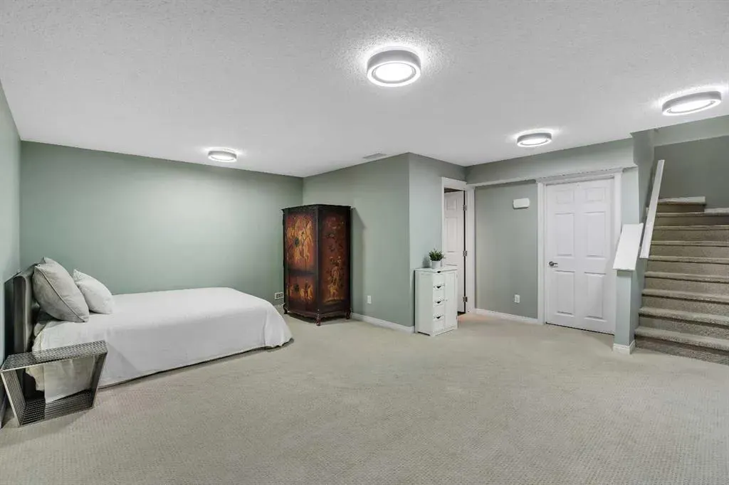 13 Mahogany View SE