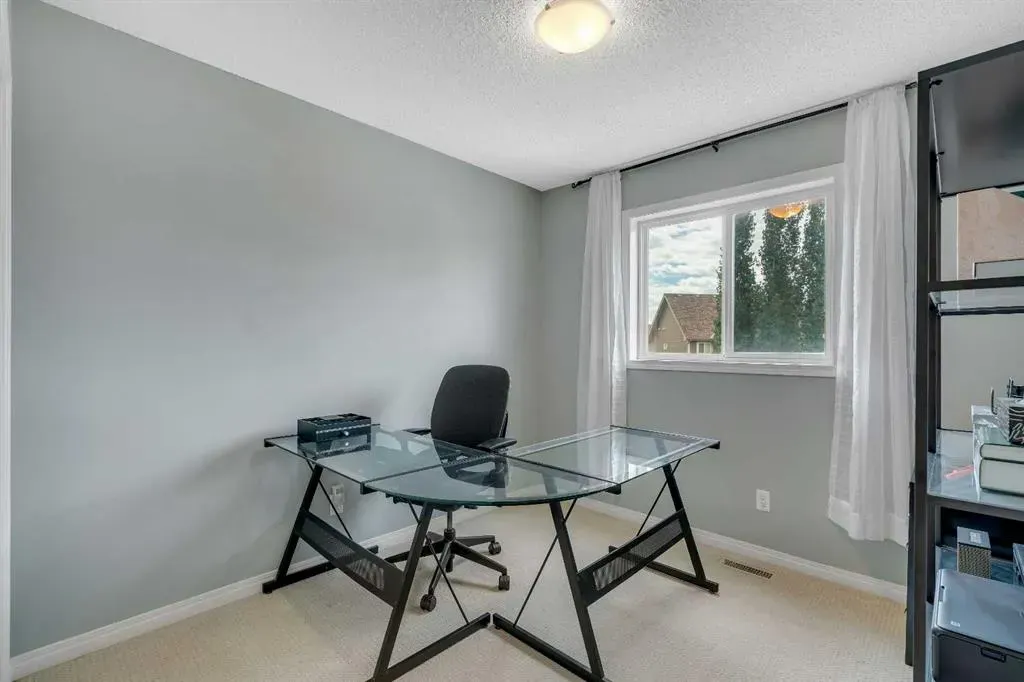 13 Mahogany View SE