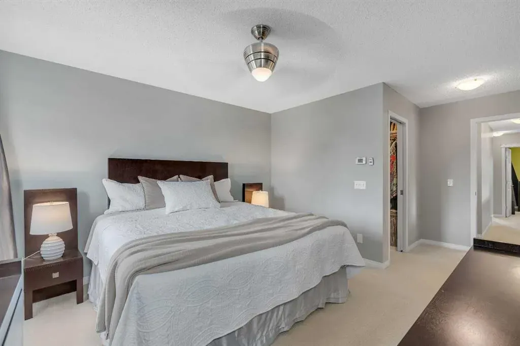 13 Mahogany View SE