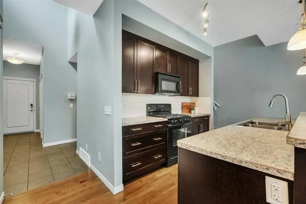 13 Mahogany View SE