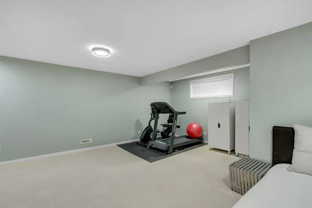 13 Mahogany View SE